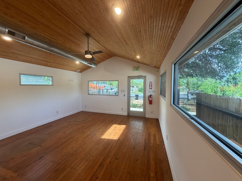 More Photos Of 418 Vine St, San Antonio Office Residential For Sale