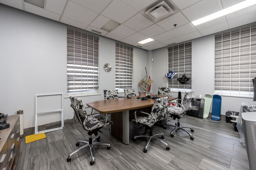 More Photos Of 1170 Ave 50th, Montréal Warehouse For Sale