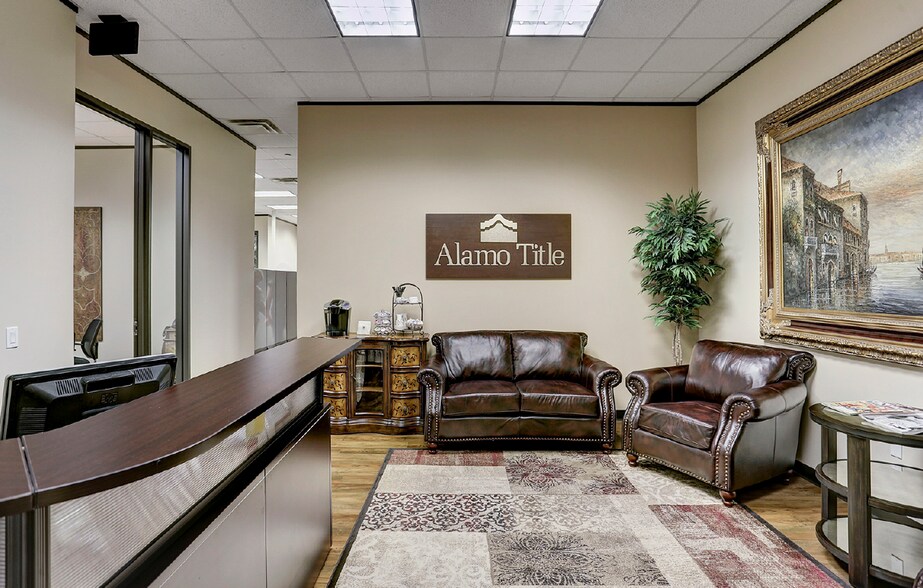 More Photos Of 14140 Southwest Fwy, Sugar Land Office For Lease