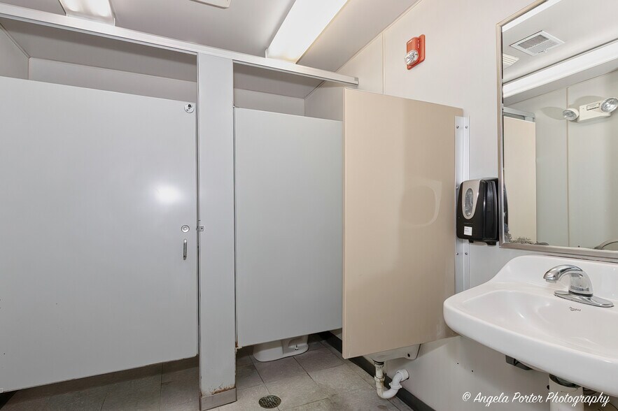 More Photos Of 947 Carney Ct, Antioch Industrial For Sale