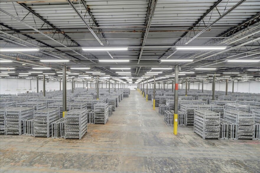 More Photos Of 206 Mathews St, Barnesville Distribution For Lease