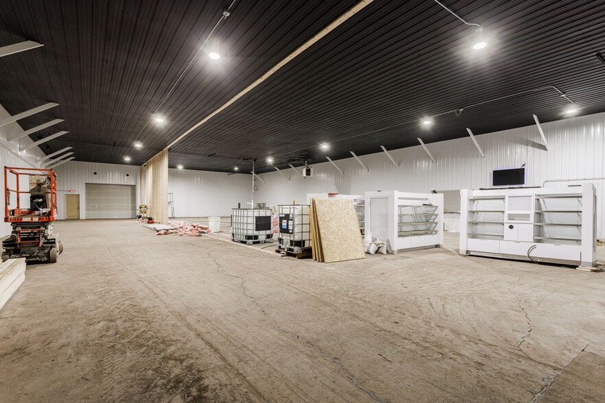 More Photos Of 609-621 E Maple Ave, Newark Light Manufacturing For Sale