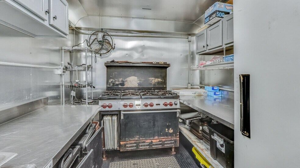 More Photos Of 1114 N Bluebird Rd, Eagle River Bar For Sale