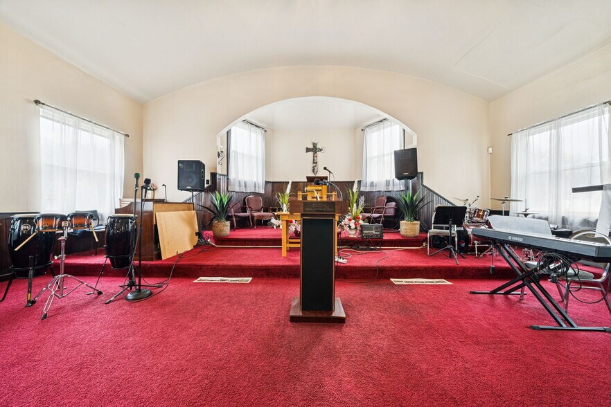More Photos Of 8304 Frankstown Ave, Pittsburgh Religious Facility For Sale