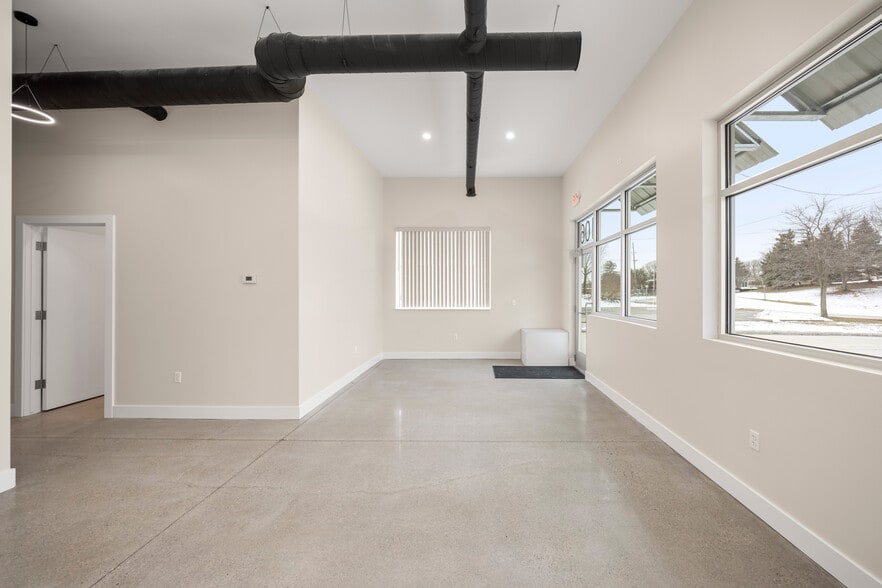 More Photos Of 3462 Greenfield rd, Berkley Medical For Lease