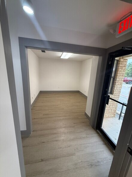 More Photos Of 1287 E Common St, New Braunfels Office For Lease