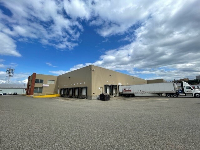 More Photos Of 1255 Rue Des Artisans, Québec Distribution For Lease