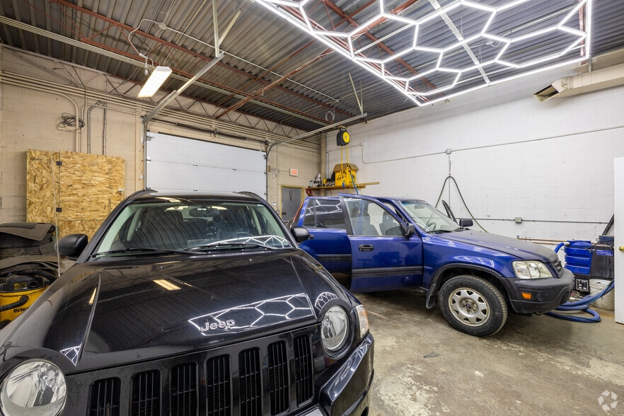 More Photos Of 1247 36th Ave NE, Calgary Warehouse For Lease