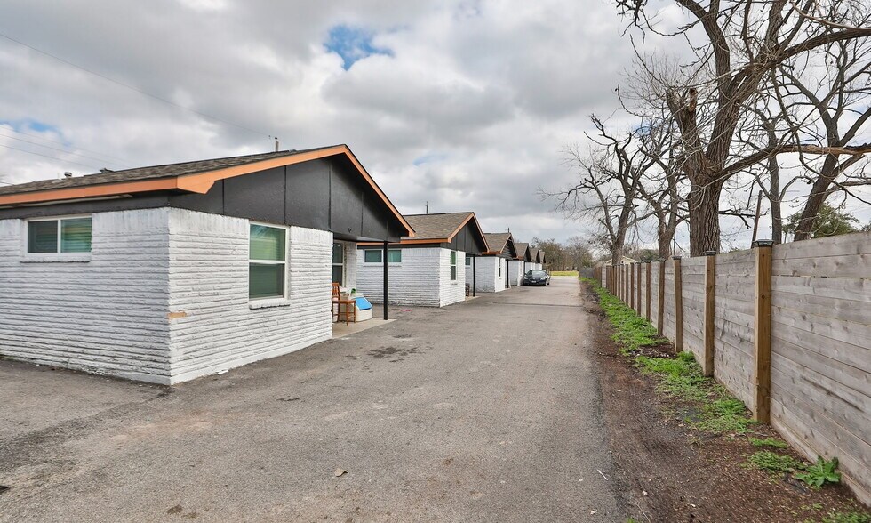 More Photos Of 3805-3813 Wipprecht St, Houston Apartments For Sale