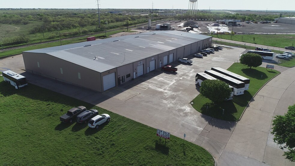 More Photos Of 2730 Commerce St, Wichita Falls Flex For Sale