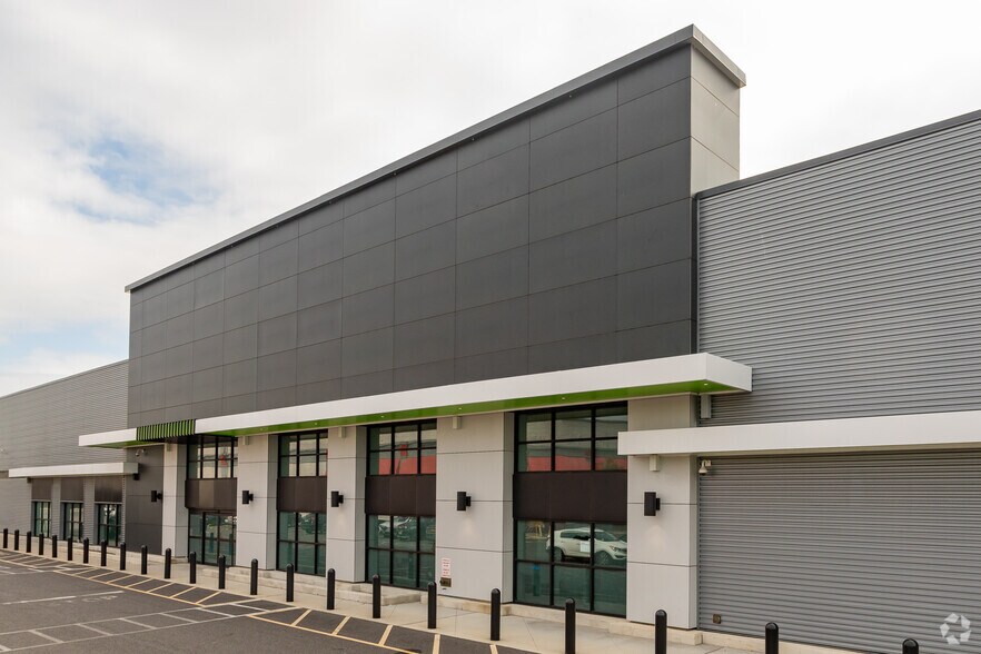 More Photos Of 2530 Hylan Blvd, Staten Island Storefront Retail Office For Lease
