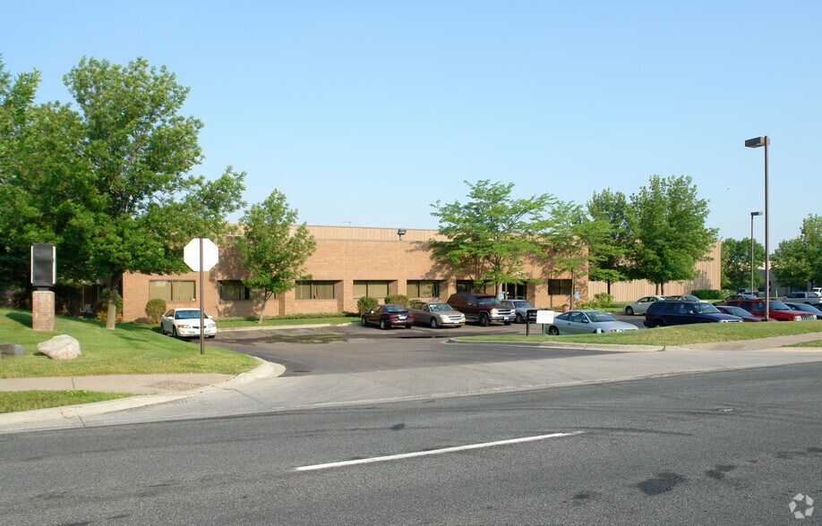 More Photos Of 7509 Boone Ave N, Brooklyn Park Distribution For Lease