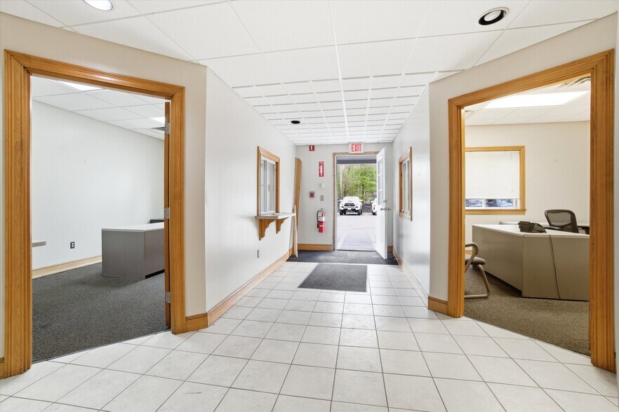 More Photos Of 8 Chestnut Dr, Bedford Office For Sale