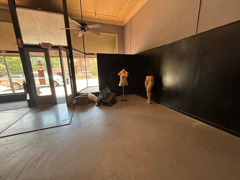 More Photos Of 115 S Jefferson Ave, Eatonton General Retail For Lease