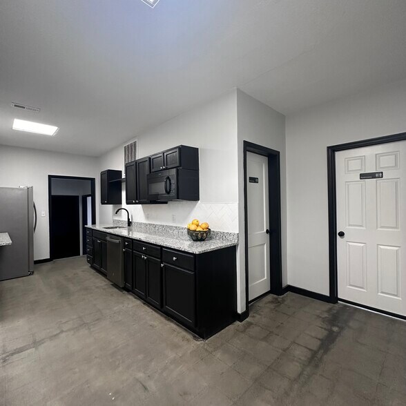 More Photos Of 710 Dawn St, Richmond Warehouse For Lease