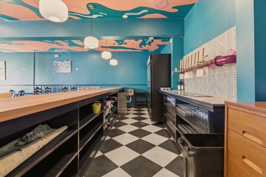 More Photos Of 140 Broadway, Newport Storefront Retail Residential For Lease
