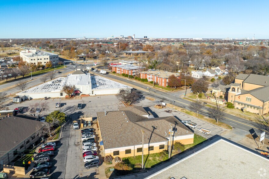 More Photos Of 2535 E Lincoln St, Wichita Medical For Lease