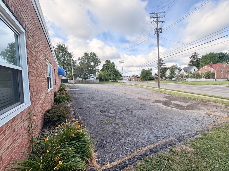 More Photos Of 4367 Rocky River Dr, Cleveland Medical For Sale