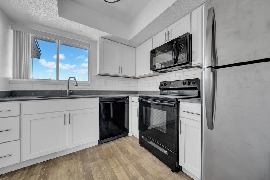 More Photos Of 3810 5th St, Bradenton Apartments For Sale