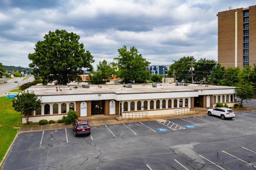 More Photos Of 324 W Pershing Blvd, North Little Rock Office For Sale