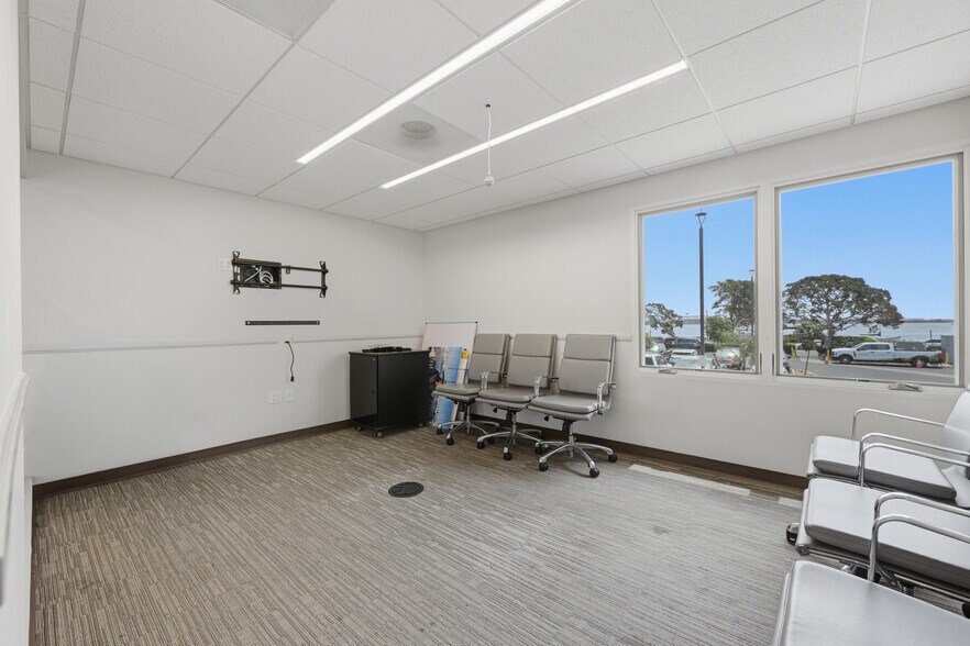 More Photos Of 1551 Shelter Island Dr, San Diego Hotel For Lease