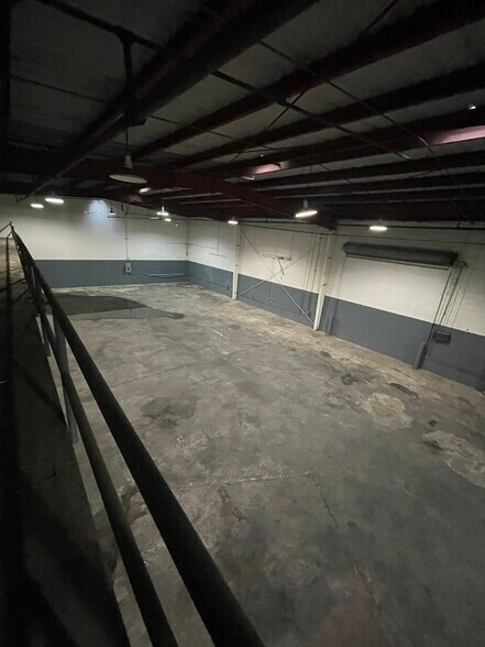 More Photos Of 2010 Democrat St, Honolulu Warehouse For Lease