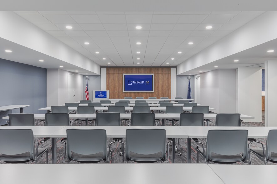 More Photos Of 150 Motor Pkwy, Hauppauge Office For Lease