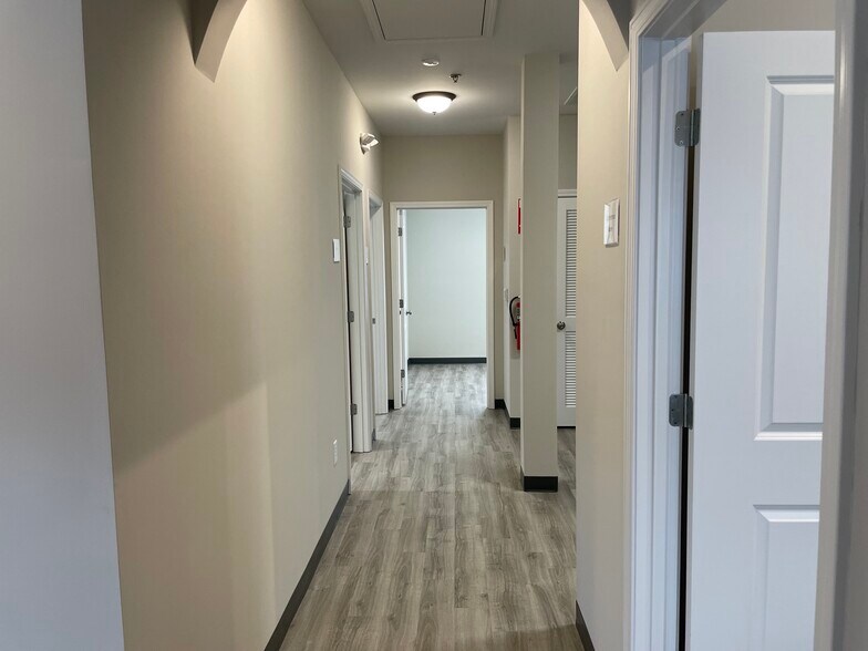 More Photos Of 247 River Park North Dr, Woodstock Medical For Sale