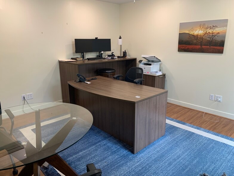 More Photos Of 2471 Rockfish Valley Hwy, Nellysford Office For Lease