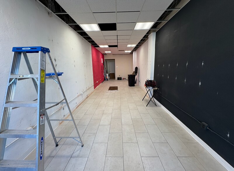 More Photos Of 10 Marble Ave, Pleasantville Bar For Lease