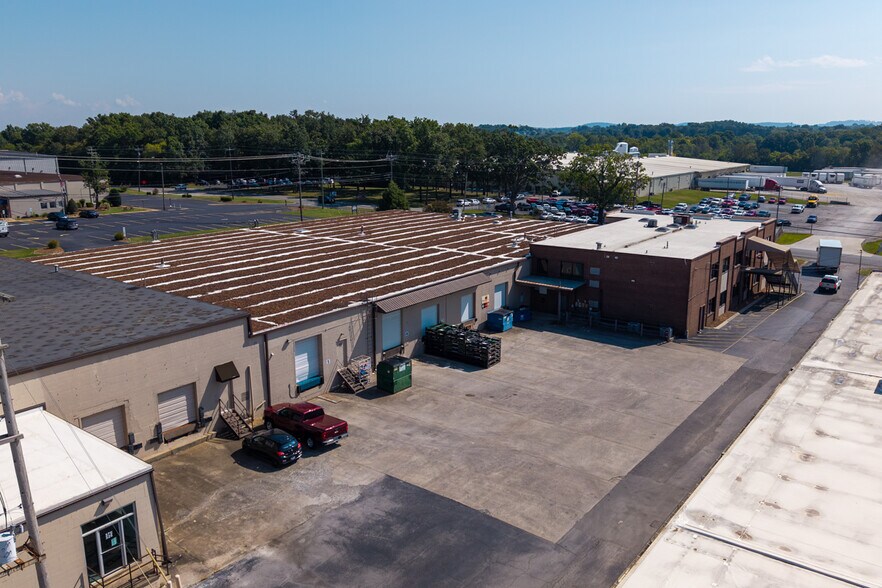 More Photos Of 216 Hartmann Dr, Lebanon Distribution For Lease