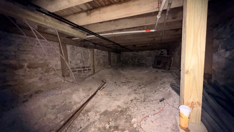 More Photos Of 620 1/2 Warren St, Hudson General Retail For Lease