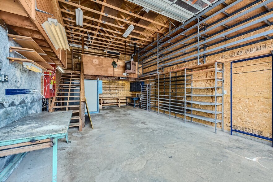 More Photos Of 11963 160th - Garage st, Renton Service For Lease