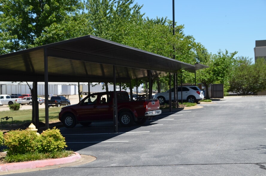 More Photos Of 2701 SE J St, Bentonville Loft Creative Space For Lease
