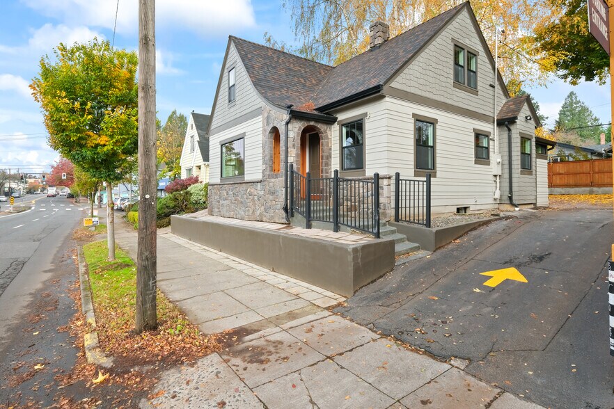 Primary Photo Of 3033 NE Broadway St, Portland Office Residential For Sale