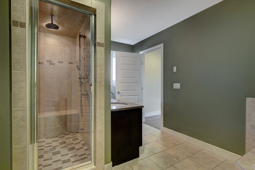 More Photos Of 1812 14A St SW, Calgary Office Residential For Sale