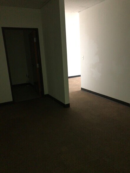 More Photos Of 3035 Broadway Blvd, Garland Unknown For Lease