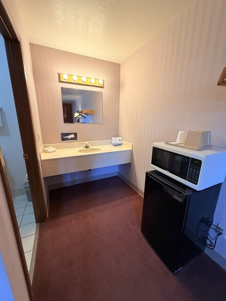 More Photos Of 380 W Main St, Escalante Hotel For Sale