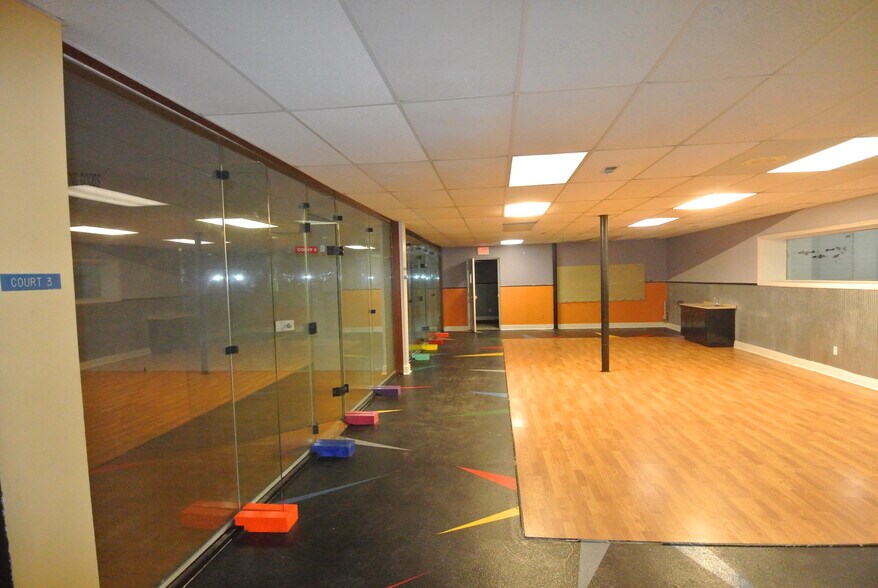 More Photos Of 2911 Brunswick Ave, New Bern Sports And Entertainment For Lease