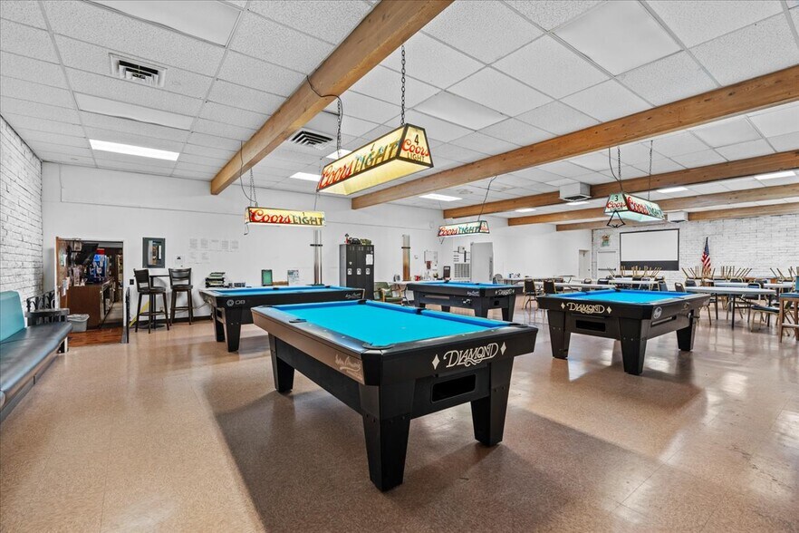 More Photos Of 535 S Columbia River Hwy, Saint Helens General Retail For Lease