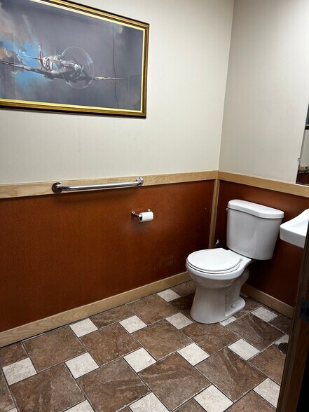 More Photos Of 4042-4044 N Elston Ave, Chicago Storefront Retail Office For Lease