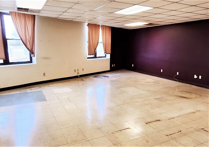 More Photos Of 203-205 W Pike St, Covington Storefront Retail Residential For Lease