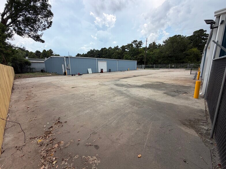 More Photos Of 16410 Lee Rd, Humble Unknown For Lease