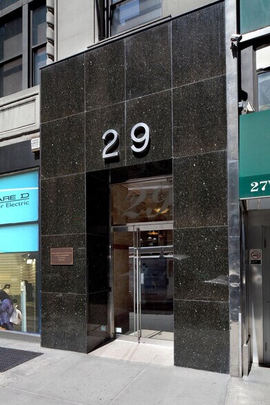 More Photos Of 29 W 38th St, New York Office For Lease