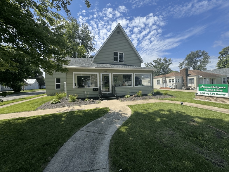 Primary Photo Of 1422 E Center St, Warsaw Freestanding For Sale