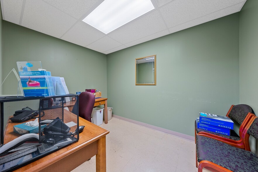 More Photos Of 1004 Glenview Dr, Glasgow Medical For Sale