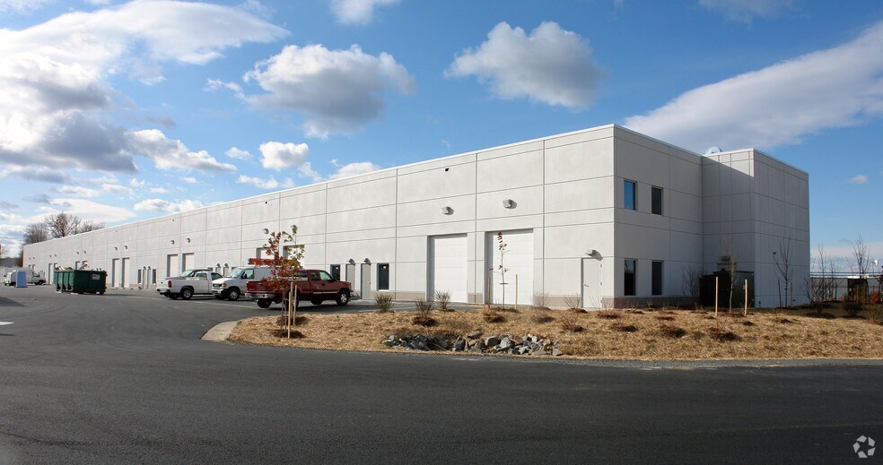 More Photos Of 22821 Silverbrook Center Dr, Sterling Showroom For Lease