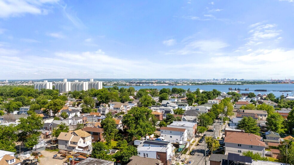 More Photos Of 209 South Ave, Staten Island Service For Lease