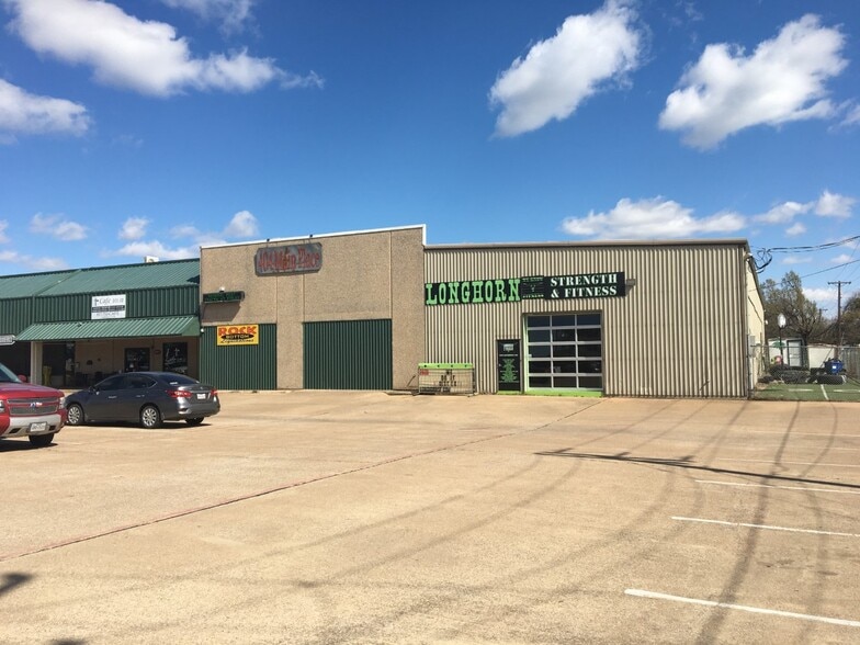 More Photos Of 404 W Main St, Azle Freestanding For Sale