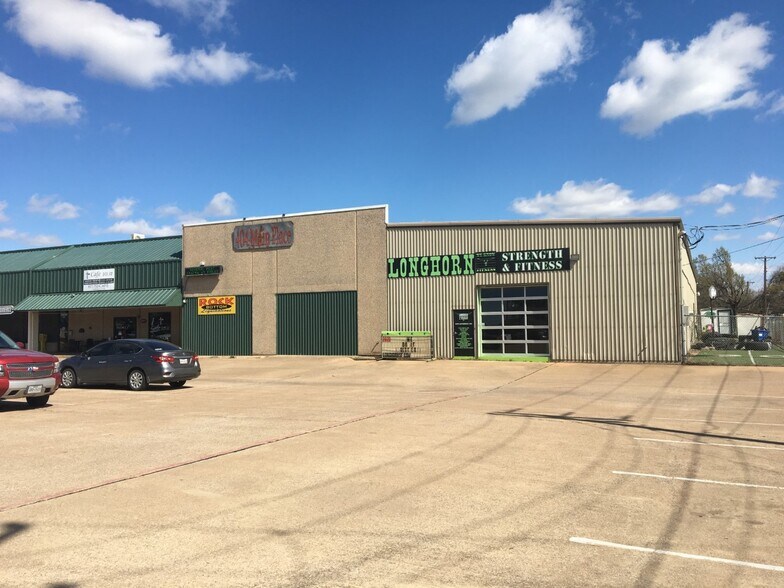 More Photos Of 404 W Main St, Azle Freestanding For Lease